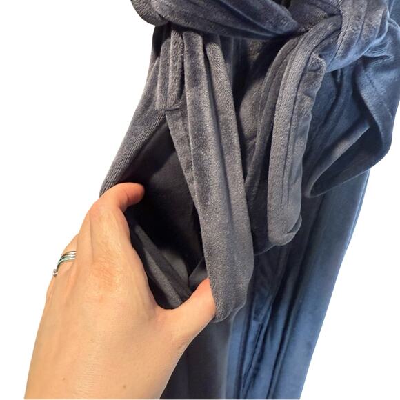 Nordstrom Lingerie cozy, soft, furry, hooded Robe size Medium - Picture 3 of 6